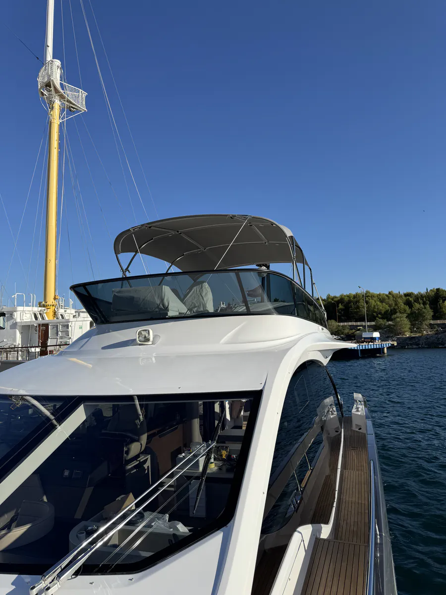 Azimut S7 — bimini #1