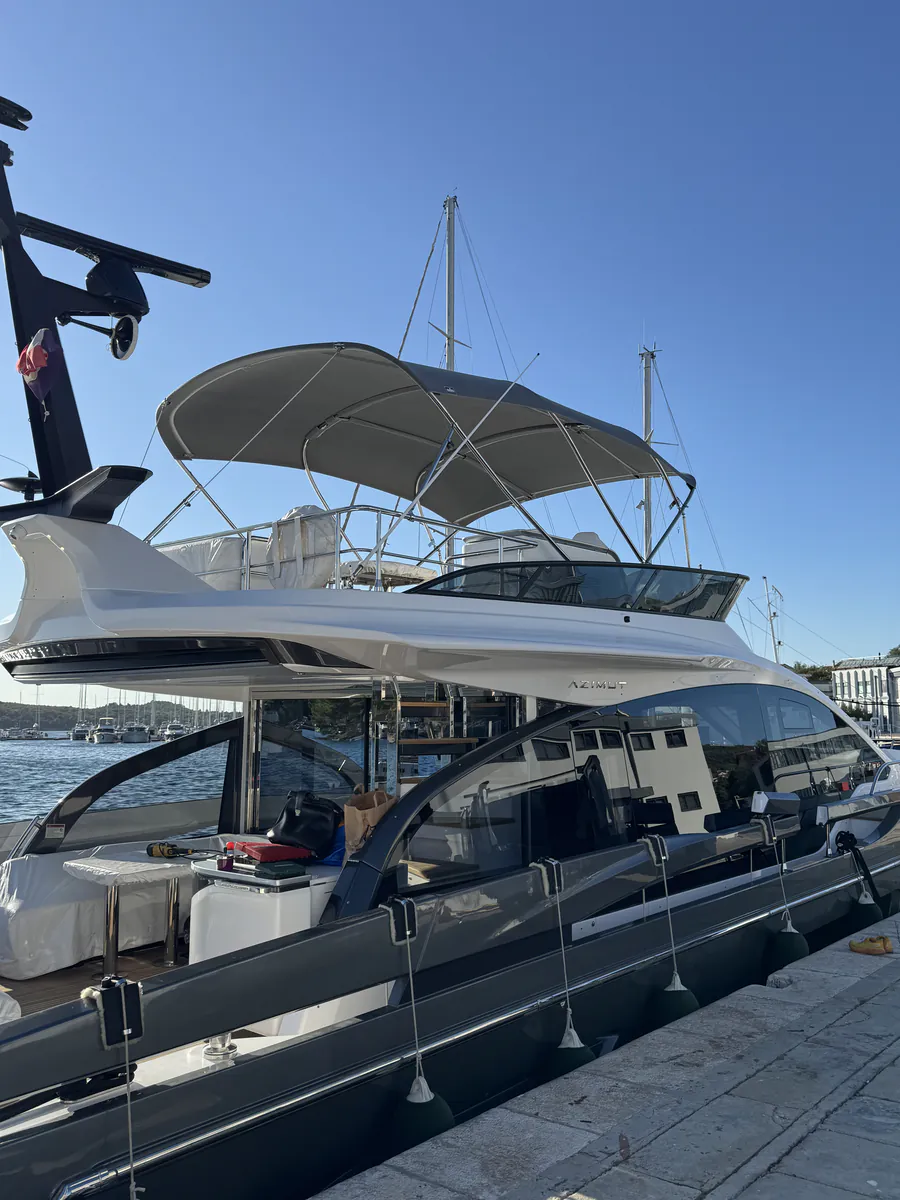 Azimut S7 — bimini #2