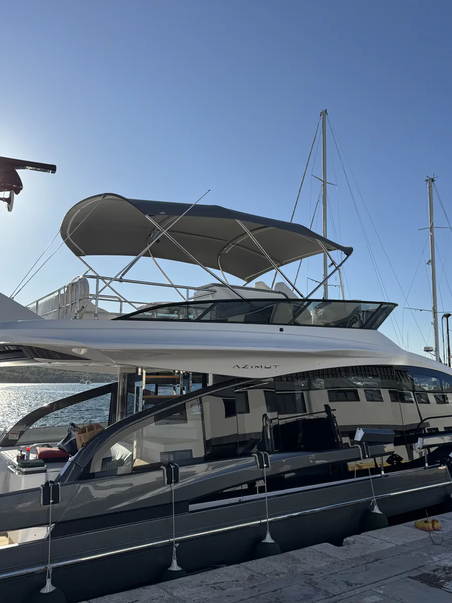 Azimut S7 — bimini #3