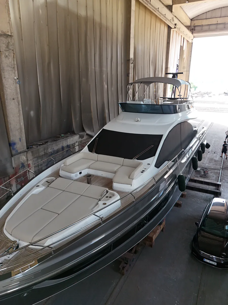 Azimut S7 — sjenila #1