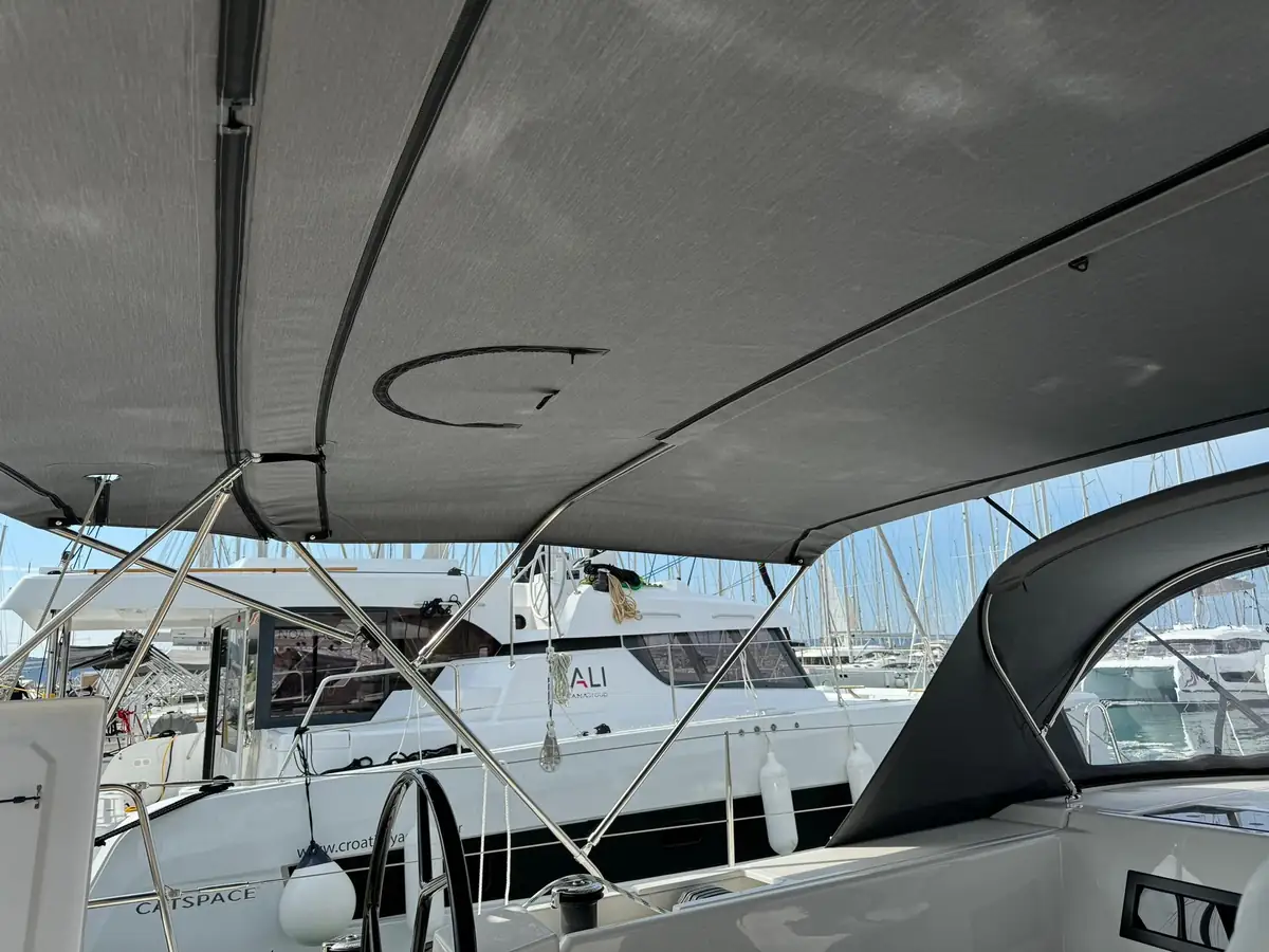 Bavaria C 45 — bimini #3