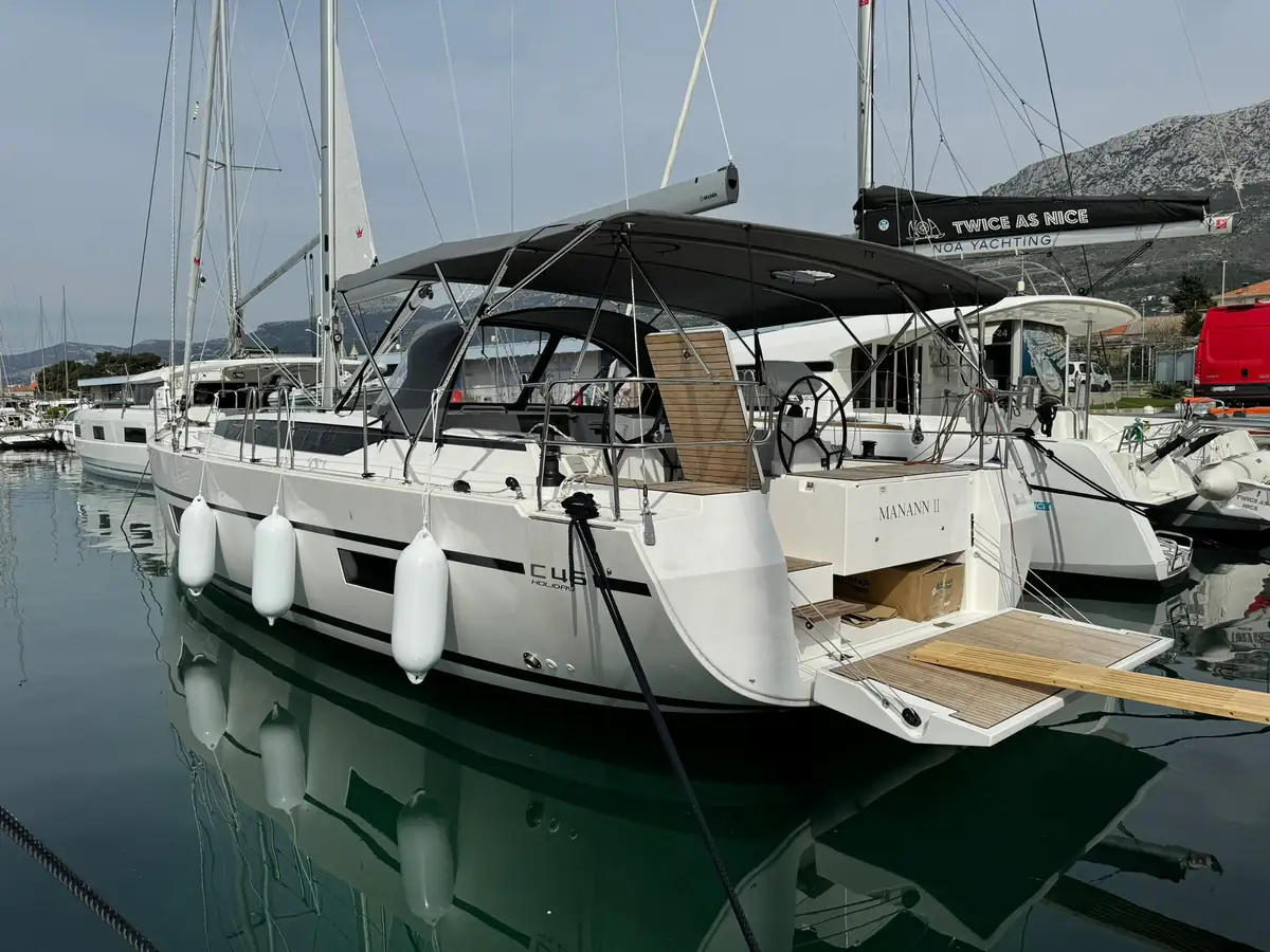Bavaria C 45 — Bimini #9