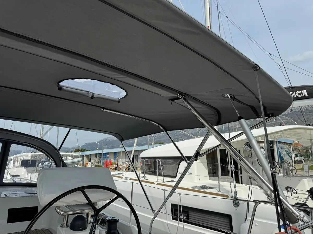 Bavaria C 45 — Bimini #15