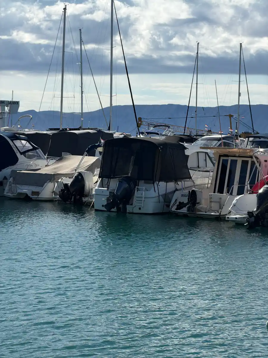 Beneteau Antares 680 — brodska sjenila #5