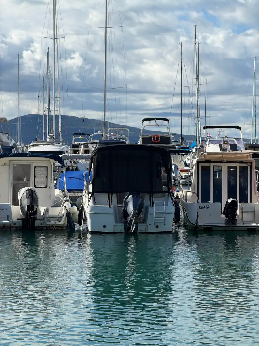 Beneteau Antares 680 — brodska sjenila #6