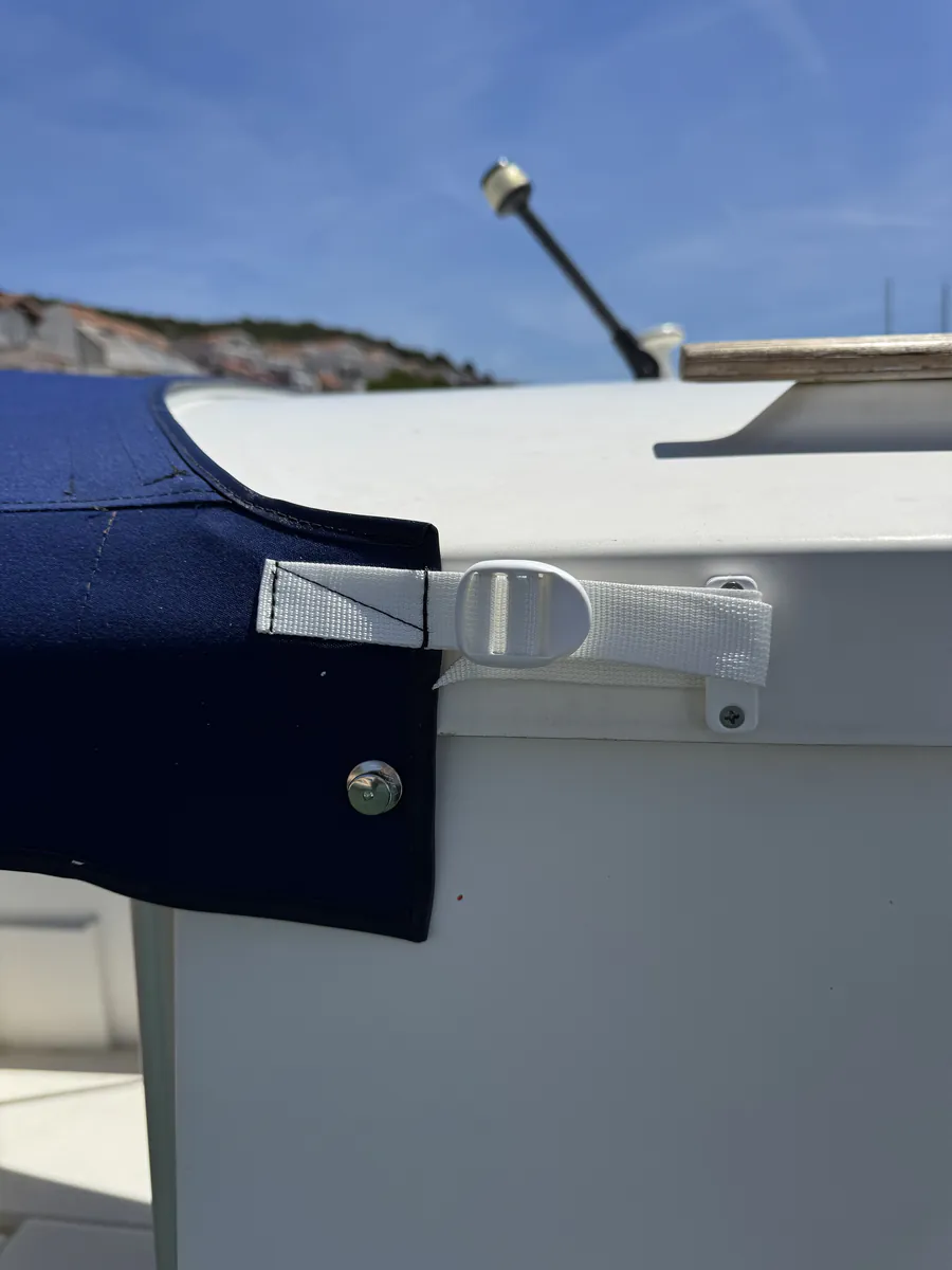 Beneteau Antares 800 — bimini #2