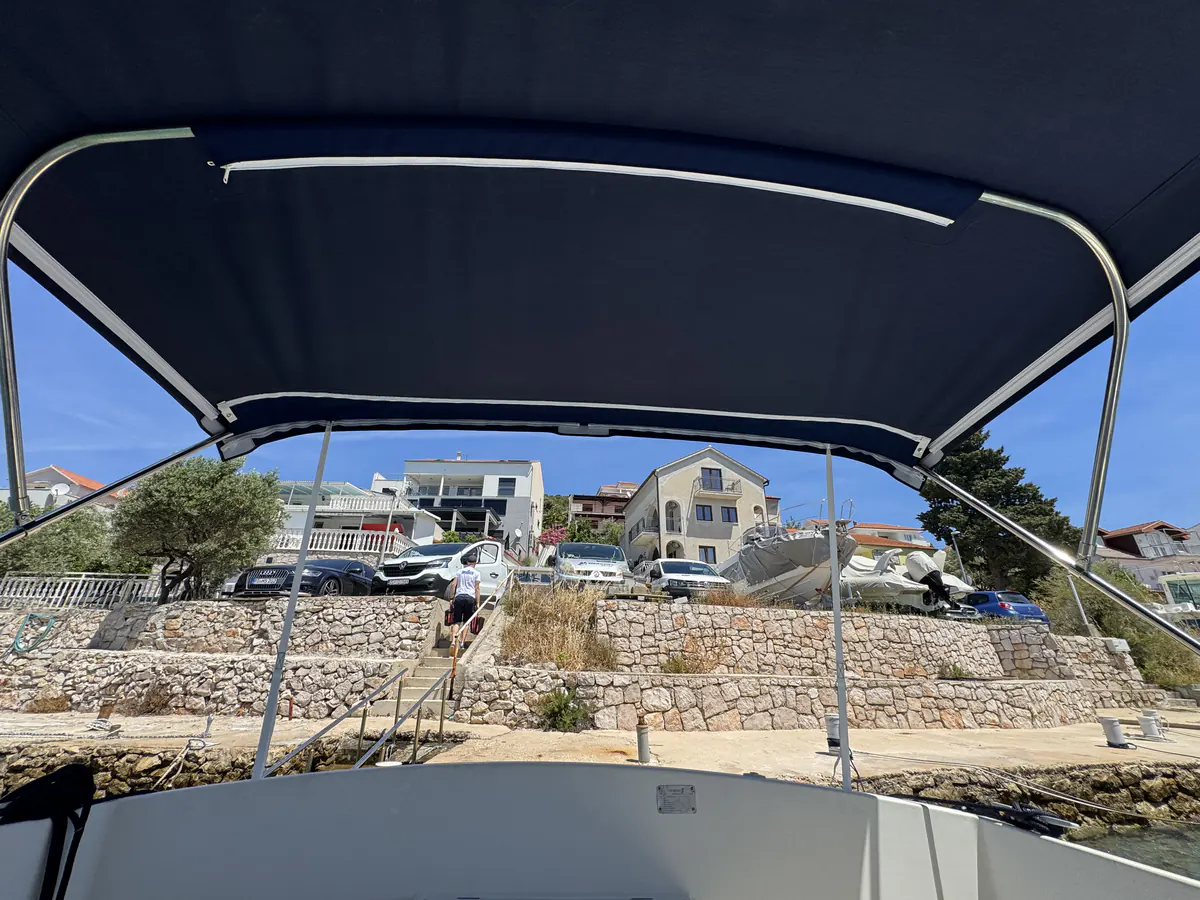 Beneteau Antares 800 — bimini #3