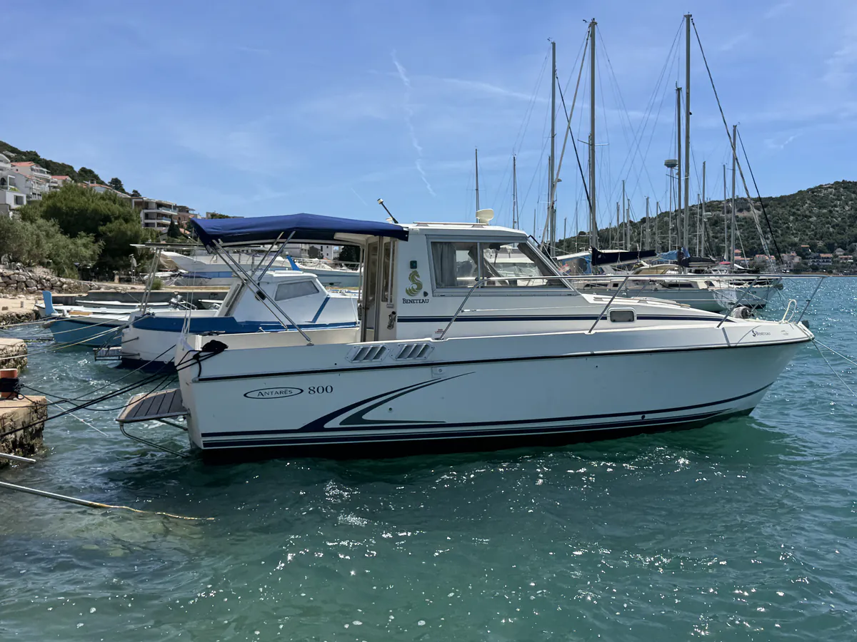 Beneteau Antares 800 — Bimini #8