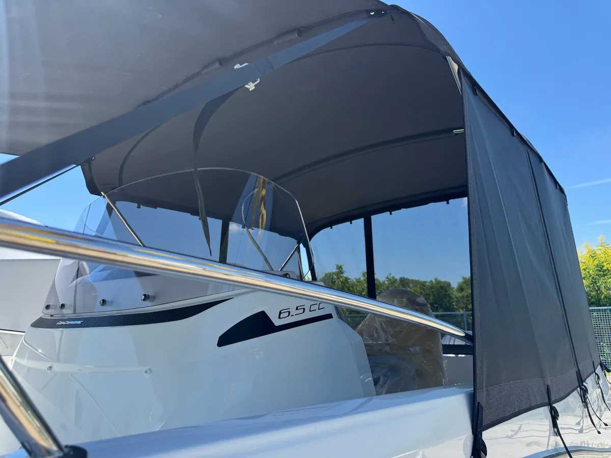 Jeanneau Cap Camarat 6.5 WA — bimini #3