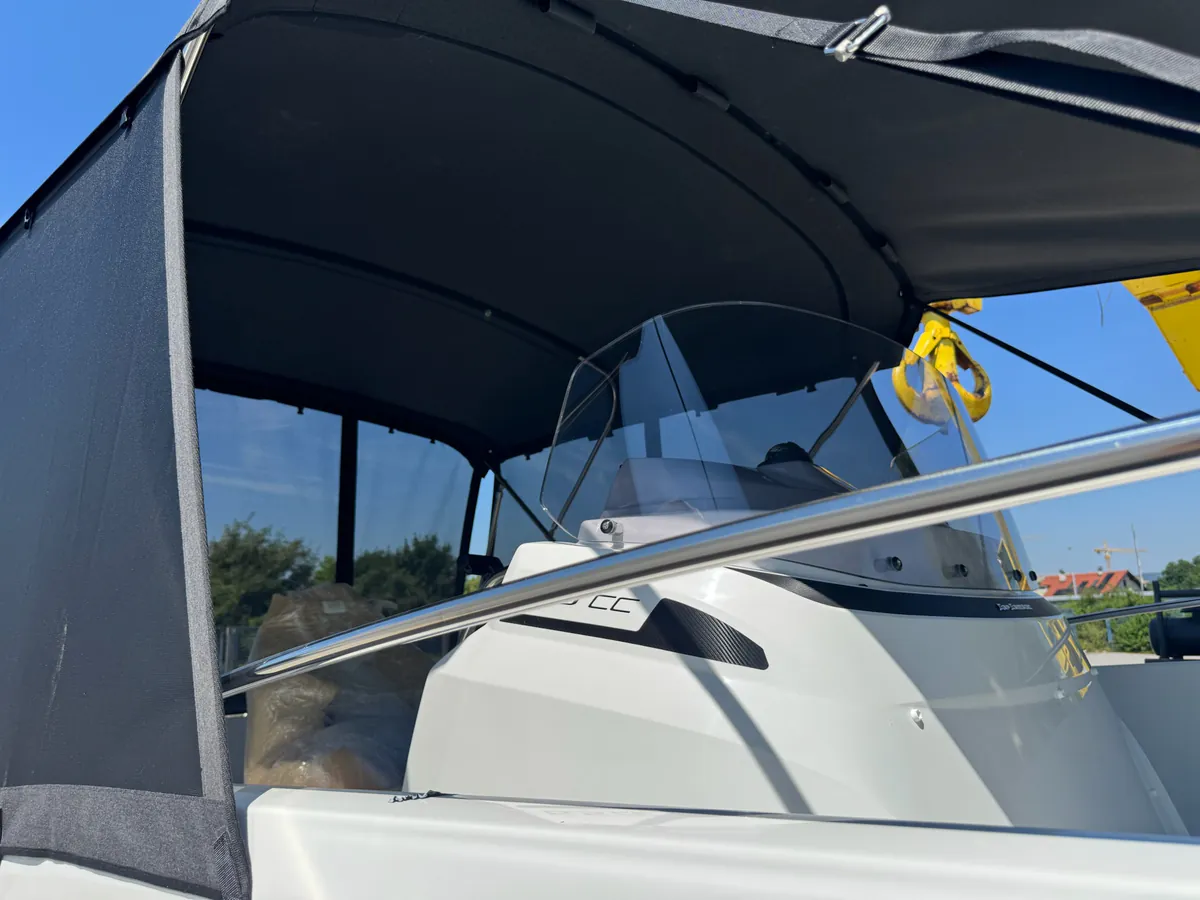 Jeanneau Cap Camarat 6.5 WA — bimini #4