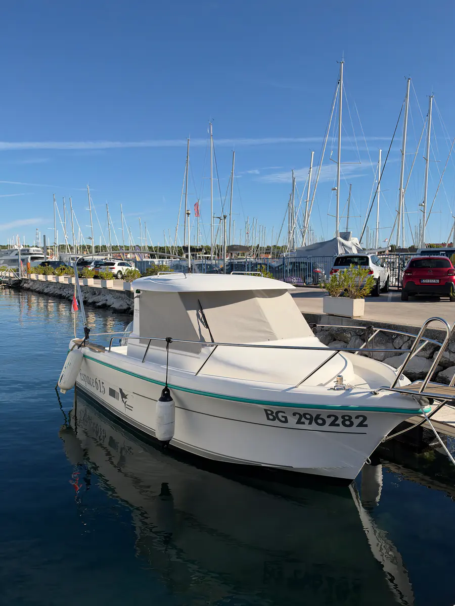Ocqueteau 615 — Sjenila