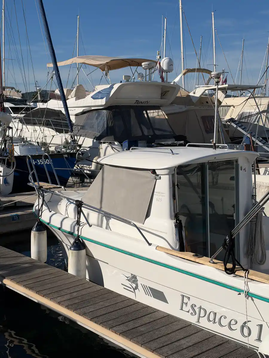 Ocqueteau 615 — brodska sjenila #5